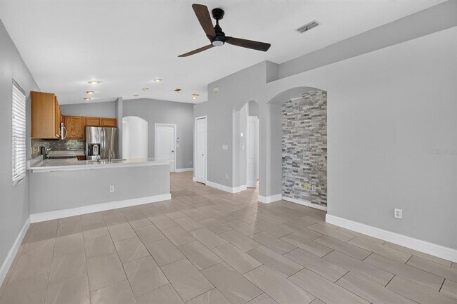 Building Photo - 7961 Carriage Pointe Dr