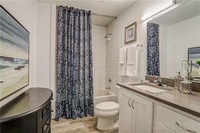 Building Photo - 450 St Louis St