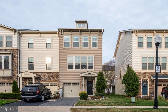 Building Photo - 214 Tanner Ln