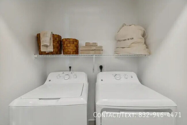 Building Photo - Act Fast: 6 Weeks Free Rent When You Lease...
