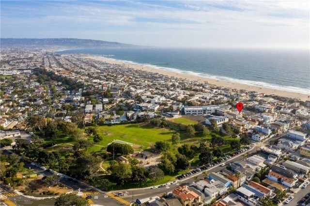 Building Photo - 318 26th St