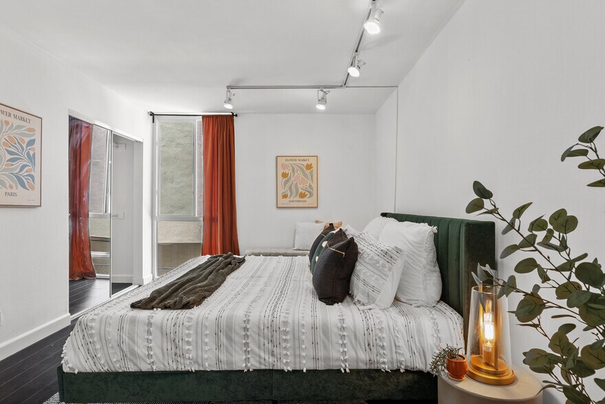 Building Photo - 1885 Veteran Ave