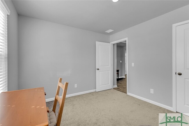 Building Photo - 216 Skylark Rd