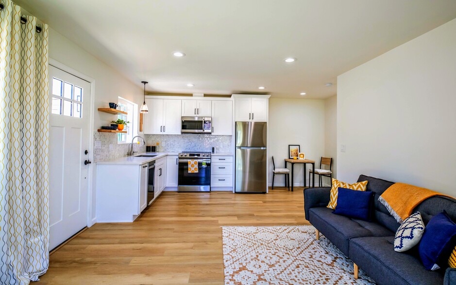 Living/dining/kitchen combo - 4250 E Overlook Dr