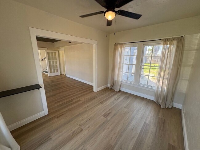 Building Photo - Beautiful 2 Story home Available coming soon!, pet friendly!