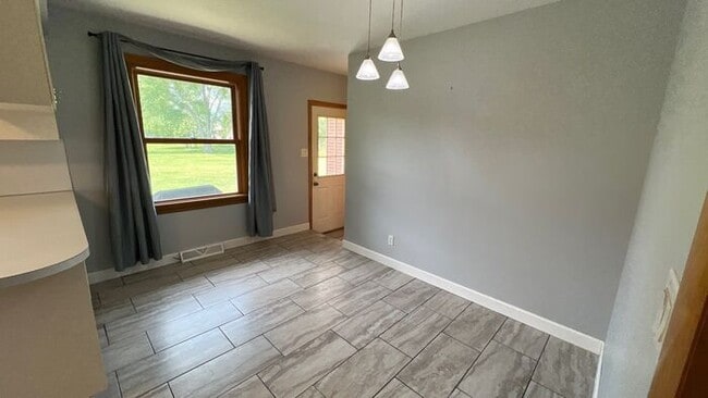 Building Photo - Westerville Ranch overlooking Hoover