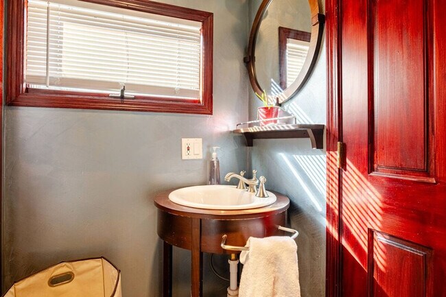 Building Photo - 152 Central Ave