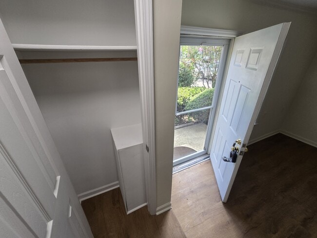 Building Photo - 118 Chaucer Ct