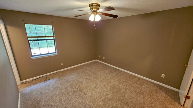 Building Photo - 3 BR 2 BA Summersill Estates