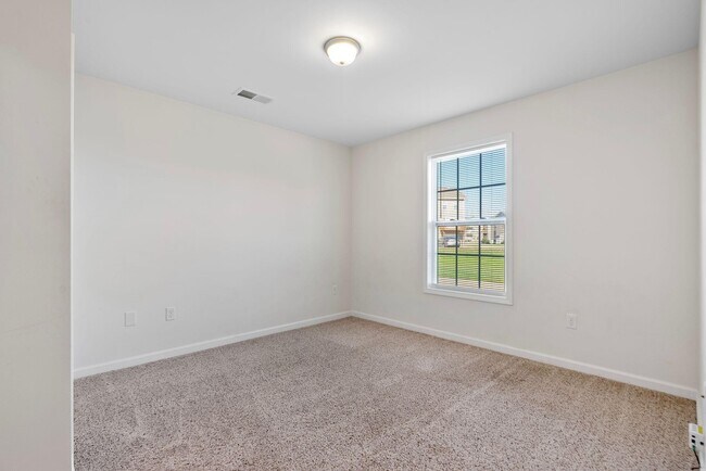 Building Photo - 579 Regency Cir