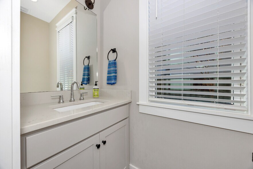 Building Photo - 2907 8th Ave SW