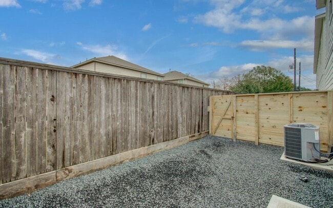 Building Photo - 22202 Dutch Oven Dr