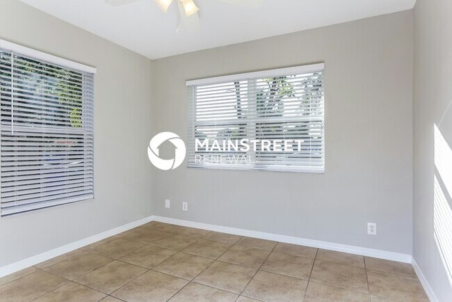 Building Photo - 3 Bedroom Pet-Friendly Home in Hollywood, ...