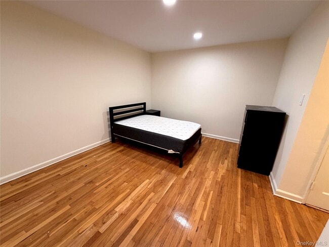 Building Photo - 140-18 Burden Crescent