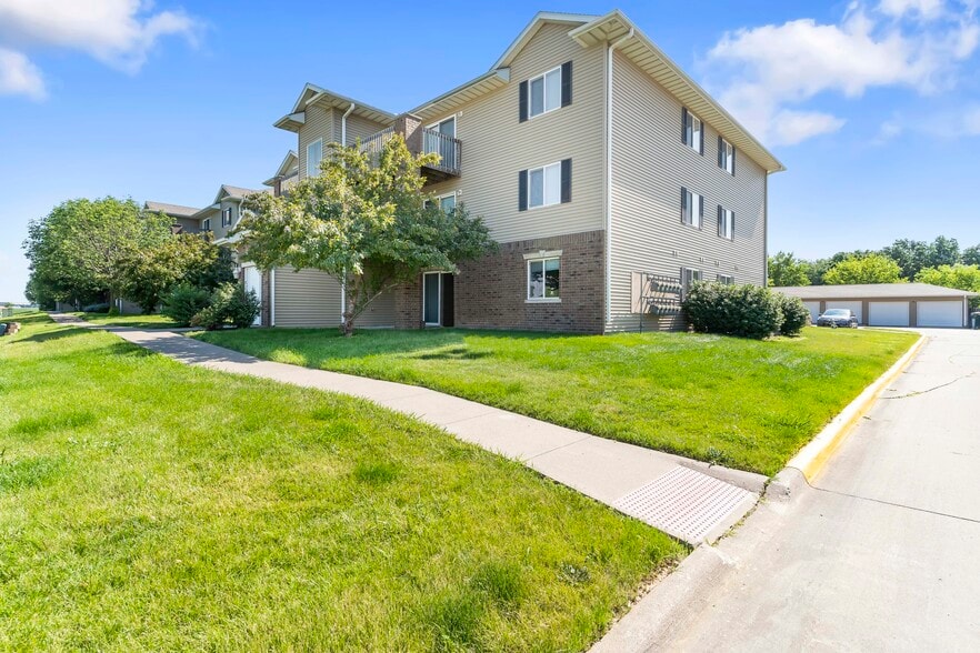 Building Photo - River Ridge 2301-2325 University Drive