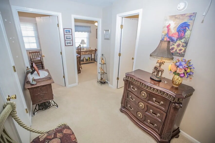 Landing - 706 Chert Ln