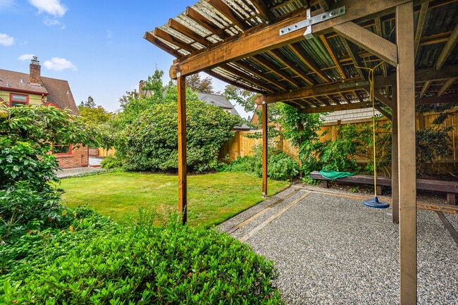 Building Photo - 4208 51st Ave NE