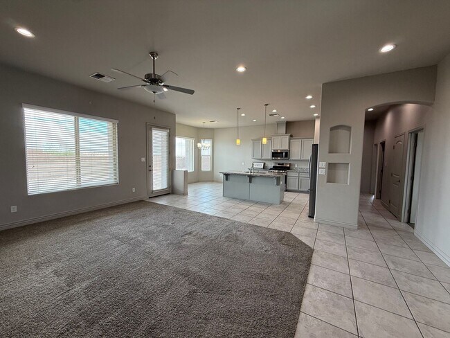 Building Photo - 4 Bedroom in Villa Chaparral!