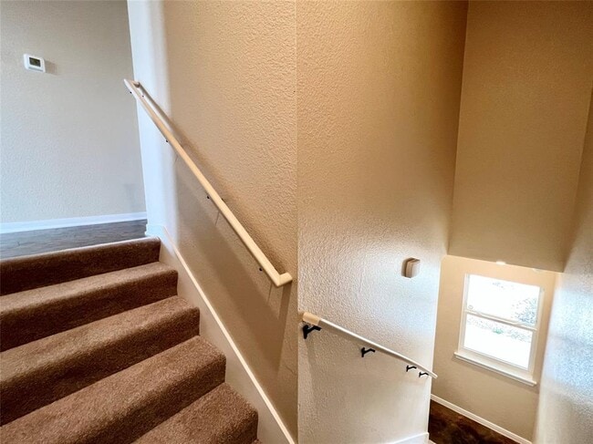 Building Photo - 100 Sandstone Dr