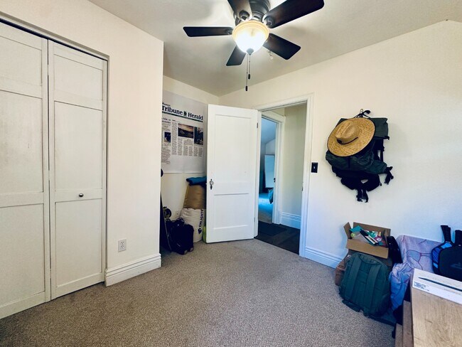 Building Photo - Charming 3 bedroom Victorian home!