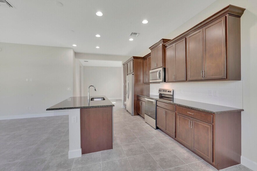 Building Photo - 14959 Redcove Pl
