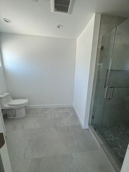 Building Photo - 8530 Penfield Ave