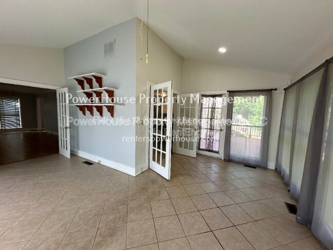 Building Photo - 790 Woodmont Dr