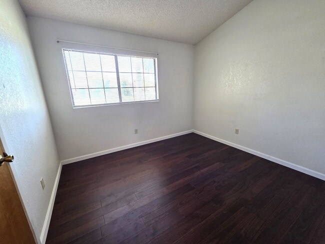 Building Photo - 550 Black Oak Ave