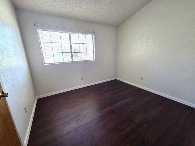 Building Photo - Beautiful 3 Bedroom 2 Bath Home in Gated Community