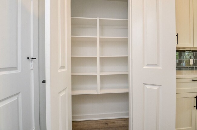 Building Photo - 6708 Parker Grv Ln