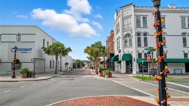 Building Photo - 302 SE Broadway St