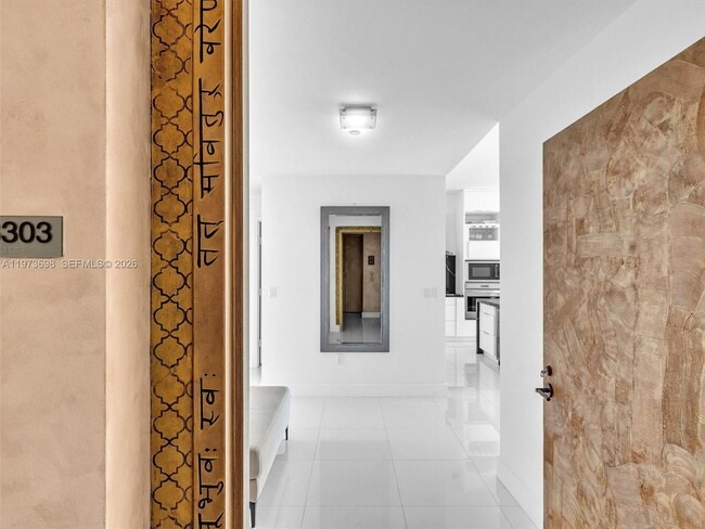 Building Photo - 2020 N Bayshore Dr