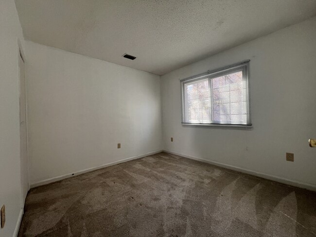 Building Photo - 117 Whitehaven Ct