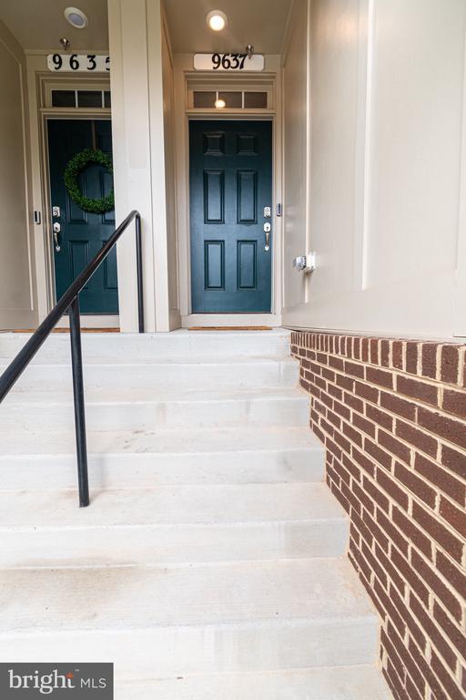 Building Photo - 9637 Block St