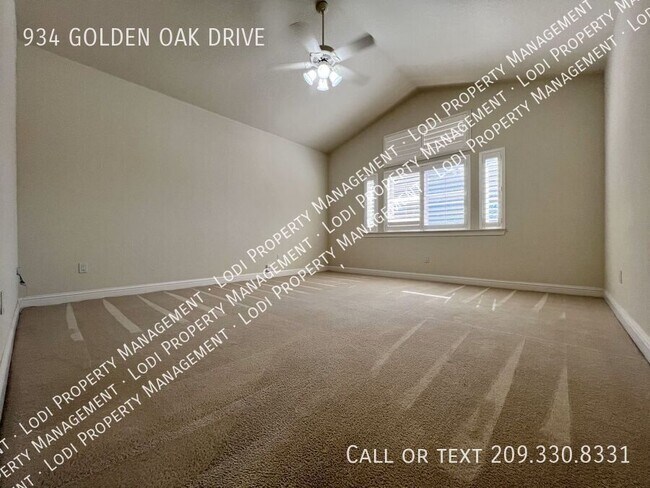Building Photo - 934 Golden Oak Dr