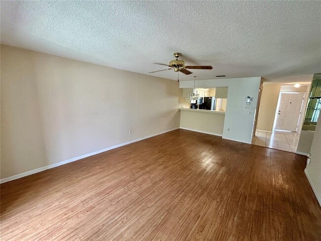 Building Photo - 4908 Myrtle Oak Dr