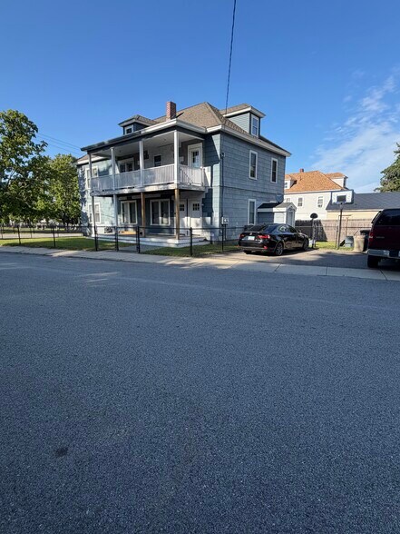 Building Photo - 150 Kinsley St