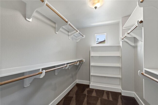 Building Photo - 5010 Finley Dr