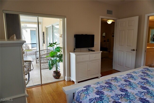 Building Photo - 5214 Chiquita Blvd S