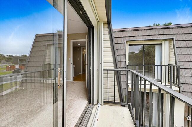Building Photo - 2111 Vista Oaks Cir NE