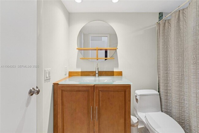 Building Photo - 1160 Hillsboro Mile Unit 901
