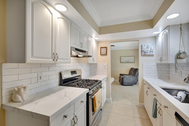 Building Photo - 11721 Inverness Cir