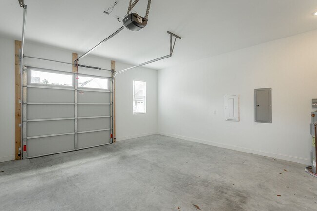 Building Photo - 578 Strong Ave