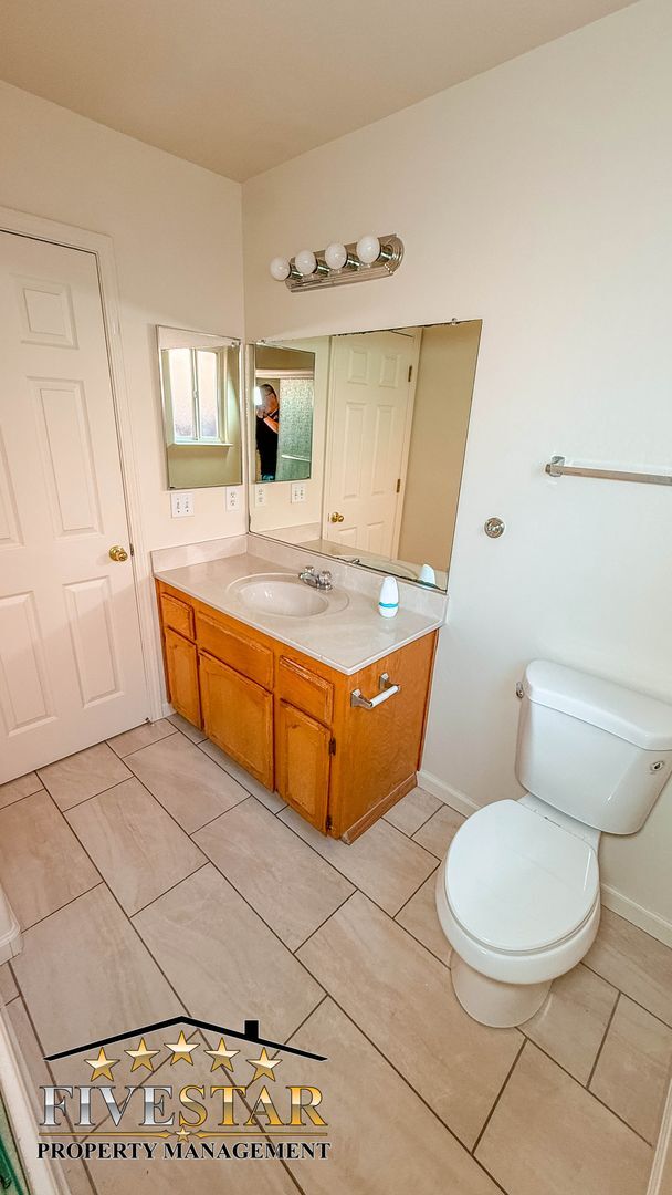 Building Photo - 2815 Flint Hills Dr