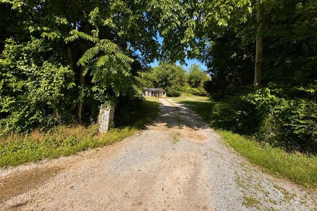 Building Photo - 415 Old Statesville Rd