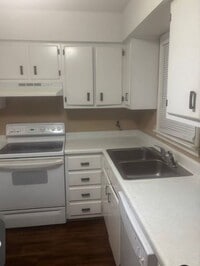 Building Photo - Condo 2 bedroom 1.5 bath In Florence Hoffmyer