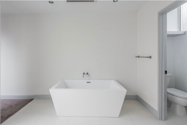 Building Photo - 1022 Forest Home Dr