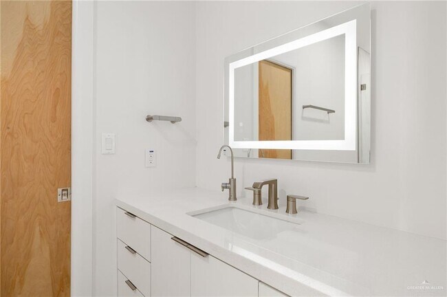 Building Photo - 35 Silverton Cir