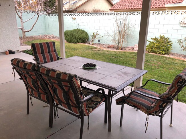 Building Photo - Gorgeous Furnished Oasis in Las Vegas Avai...