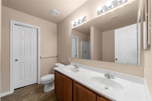 Building Photo - 2805 Lake Terrace Dr